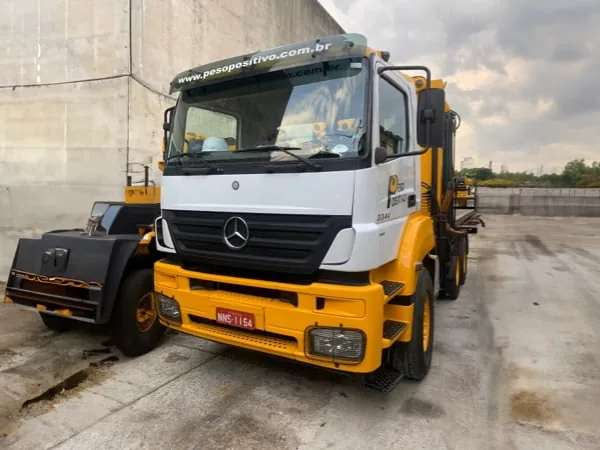 Cavalo mecânico Mercedes-Benz 3344 com guindauto Masal 20.000 da frota Peso Positivo