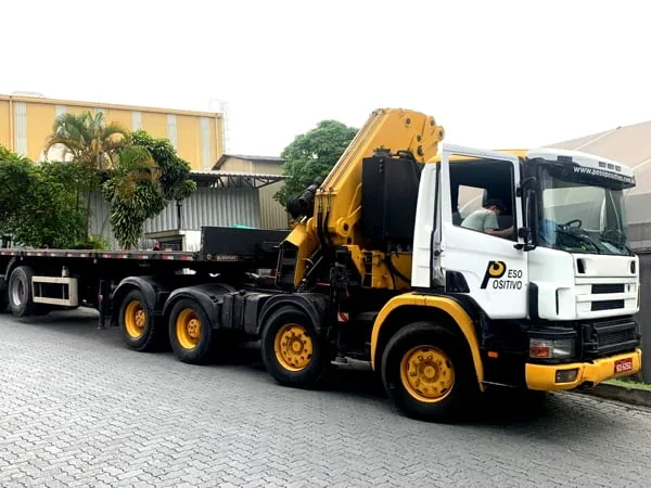 Caminhão munck Scania P124CB 8x4 com pluma Hyva HBR660 da frota Peso Positivo